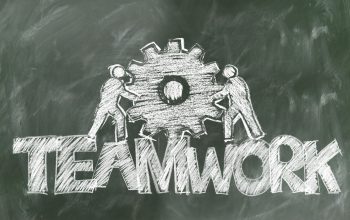 Tafelbild mit Kreideschrift "Teamwork"