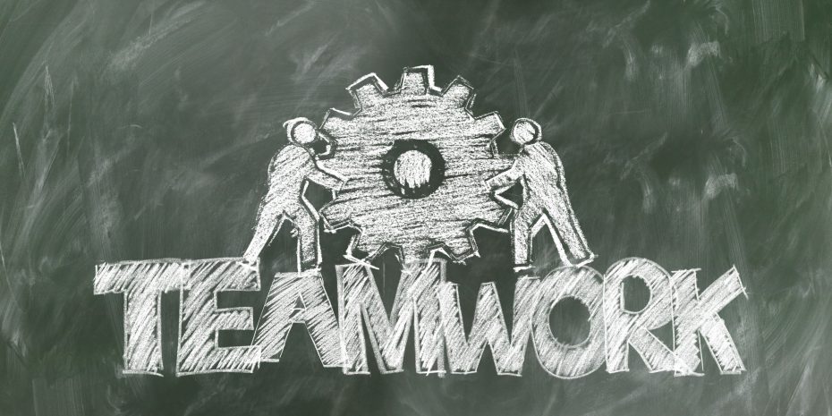 Tafelbild mit Kreideschrift "Teamwork"