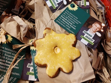 Lebkuchen-Aktion mit OB-Kandidat Dominik Krause Lebkuchen-Aktion mit Dominik Krause