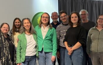 Der neue Vorstand direkt nach der Wahl in Aubing, v.l.n.r. Anja Callam, Katharina Derwell, Suny Kim, Vik Spanier, Horst Kunz, Tobias Eberle, Antonia Messerschmitt, Gerald Zehetbauer, Nicole Behrens (Fotonachweis: Copyright by Julia Post)