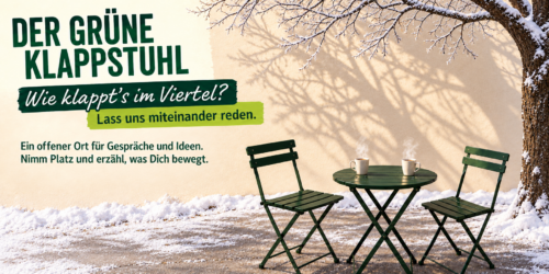 Der Grüne Klappstuhl im Winter: Zwei Klappstühle und ein Tisch unter einem Baum; Einladung zum Gespräch im Viertel.